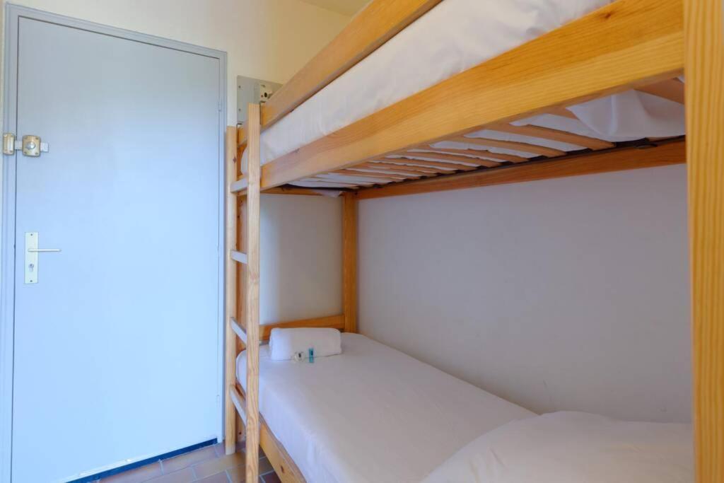 Apartament St-Cyr - Studio Avec Balcon, Vue Mer Et Proche Plage Saint-Cyr-sur-Mer Zewnętrze zdjęcie