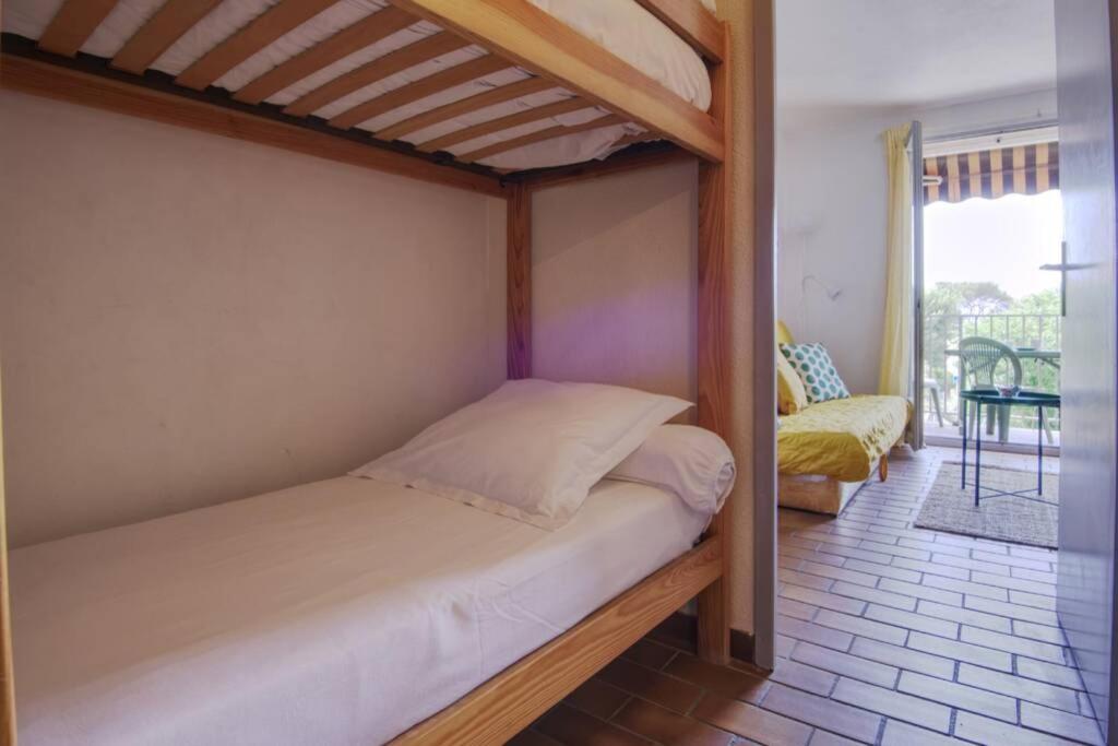 Apartament St-Cyr - Studio Avec Balcon, Vue Mer Et Proche Plage Saint-Cyr-sur-Mer Zewnętrze zdjęcie